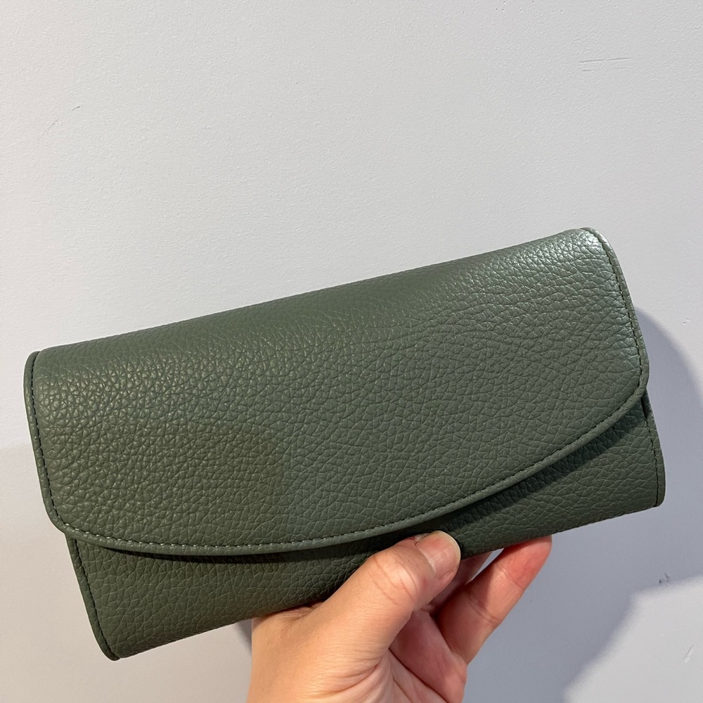 Clutch wallet - Picture 1 of 4